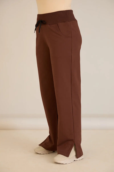 Pantalon larg marime mare cu despicaturi laterale - cafea