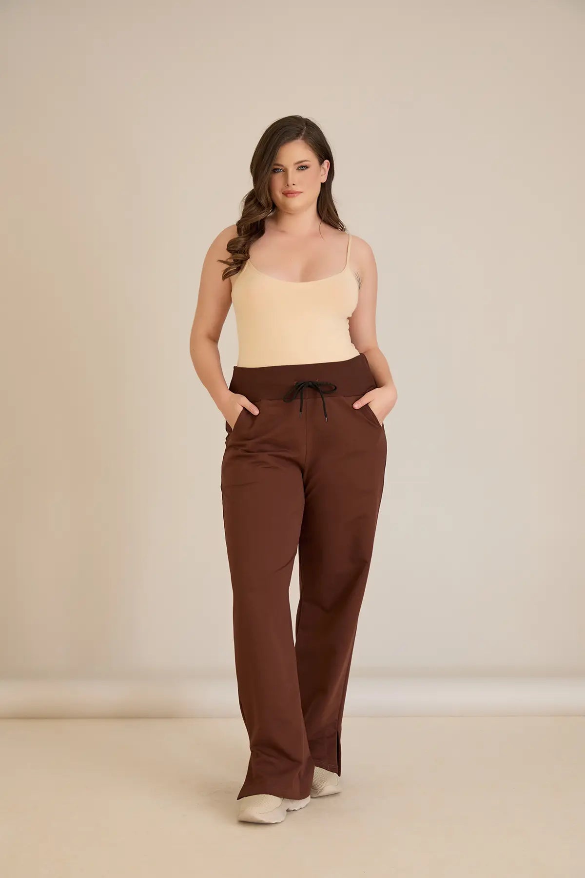 Pantalon larg marime mare cu despicaturi laterale - cafea