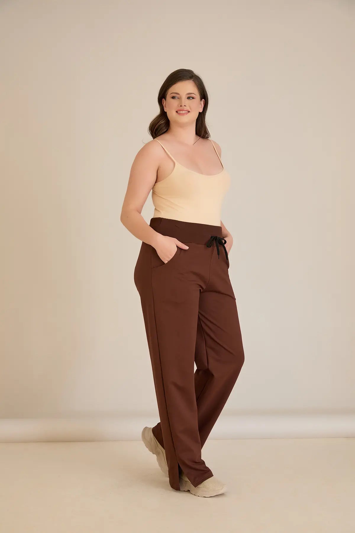 Pantalon larg marime mare cu despicaturi laterale - cafea