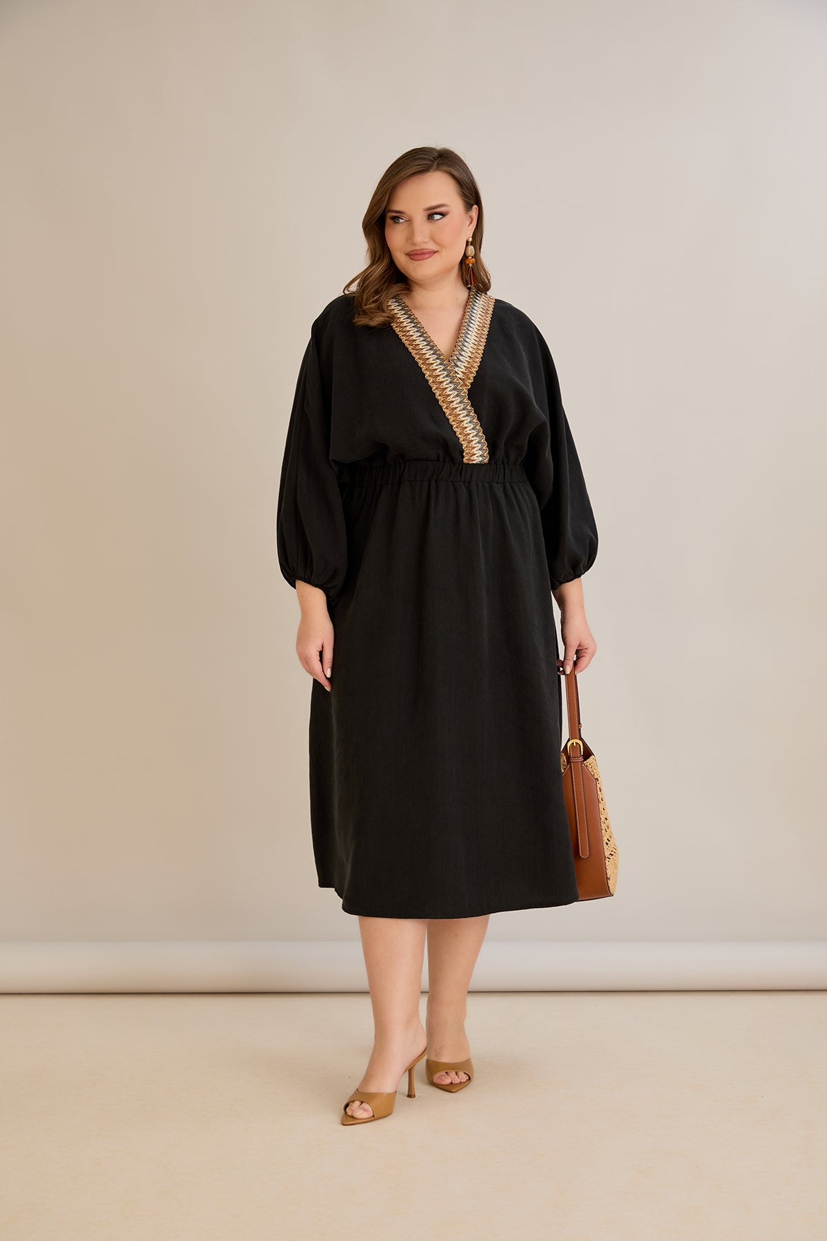 Rochie marime mare din tencel cu decor pe decolteu - negru - 10964