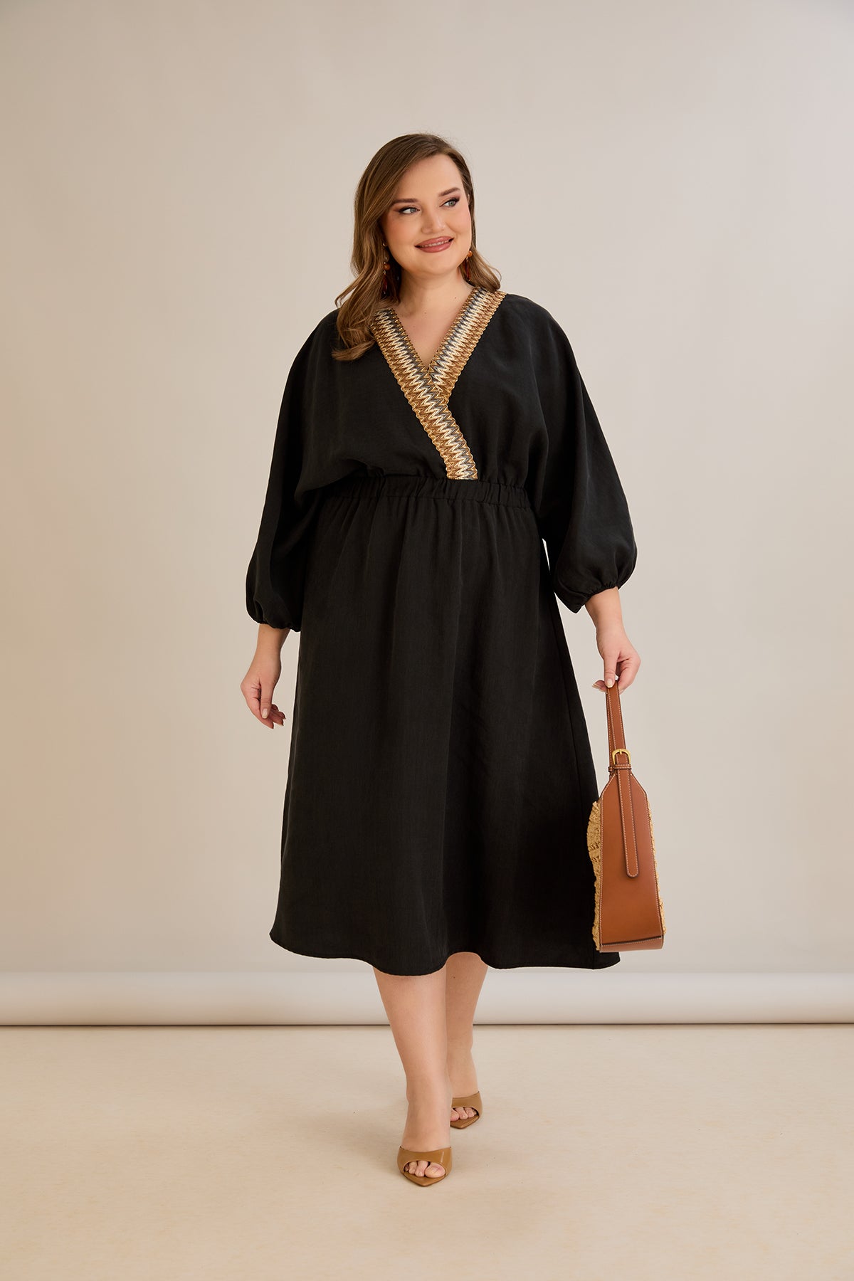Rochie marime mare din tencel cu decor pe decolteu - negru - 10964