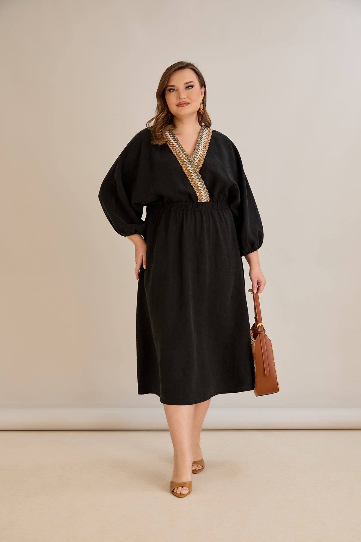 Rochie marime mare din tencel cu decor pe decolteu - negru - 10964