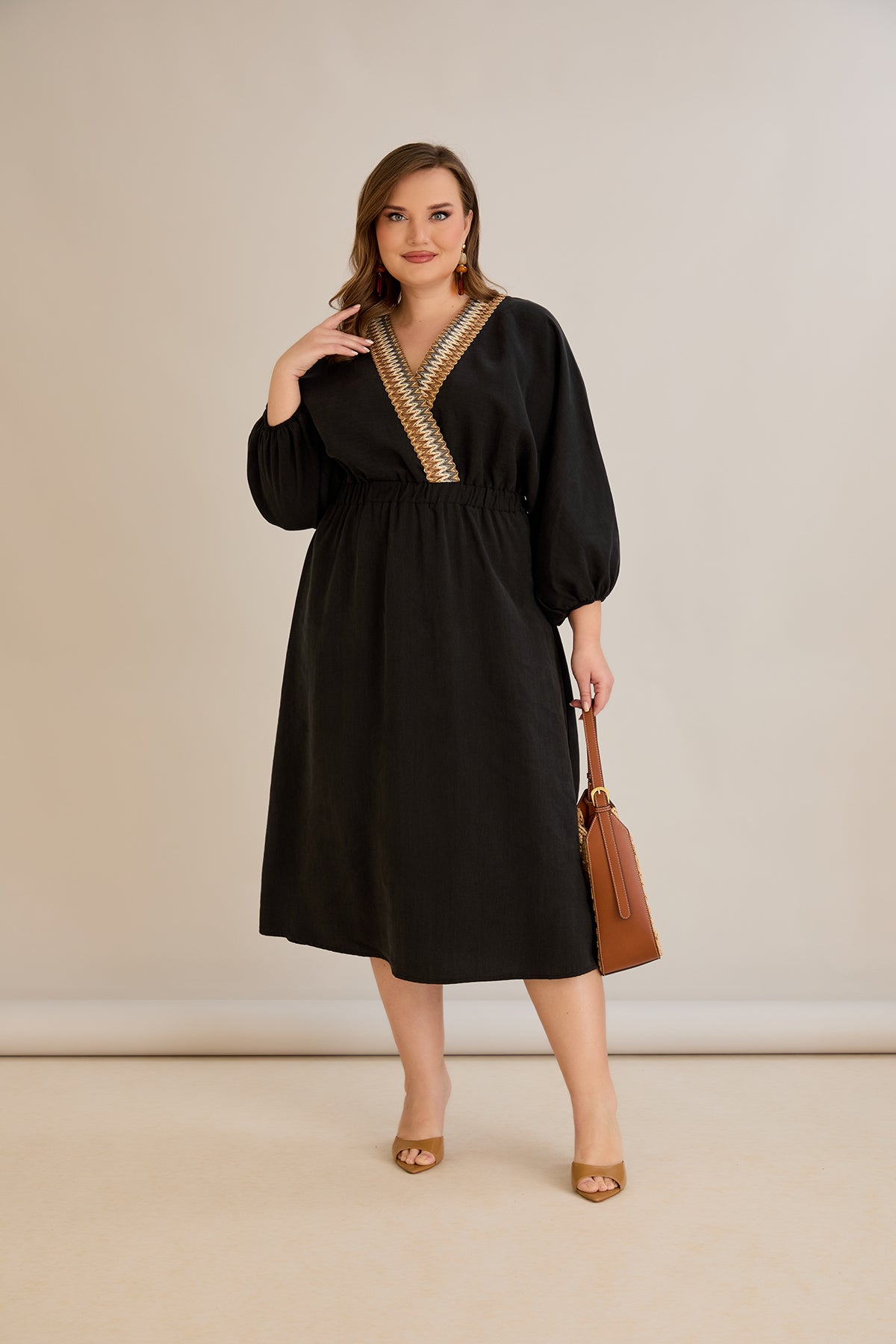 Rochie marime mare din tencel cu decor pe decolteu - negru - 10964