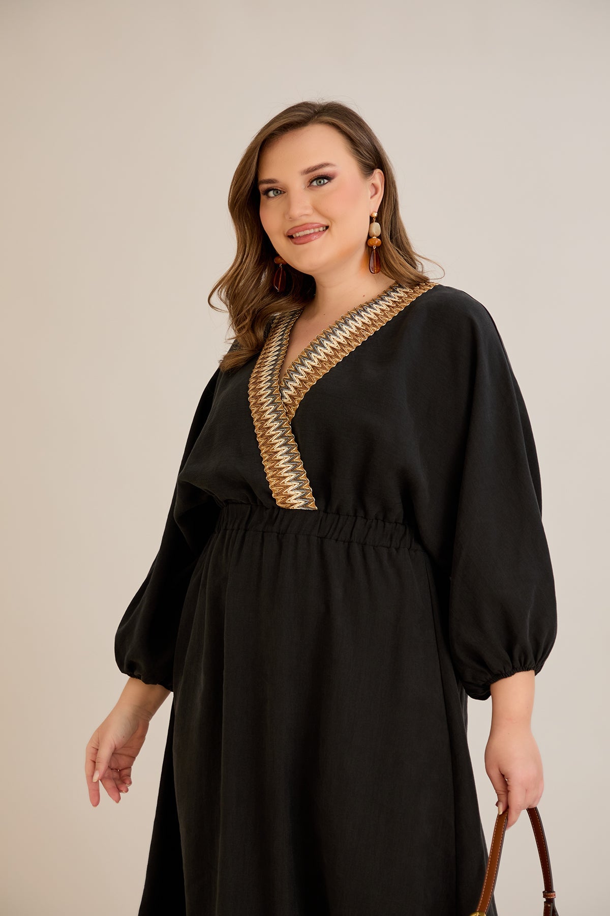 Rochie marime mare din tencel cu decor pe decolteu - negru - 10964