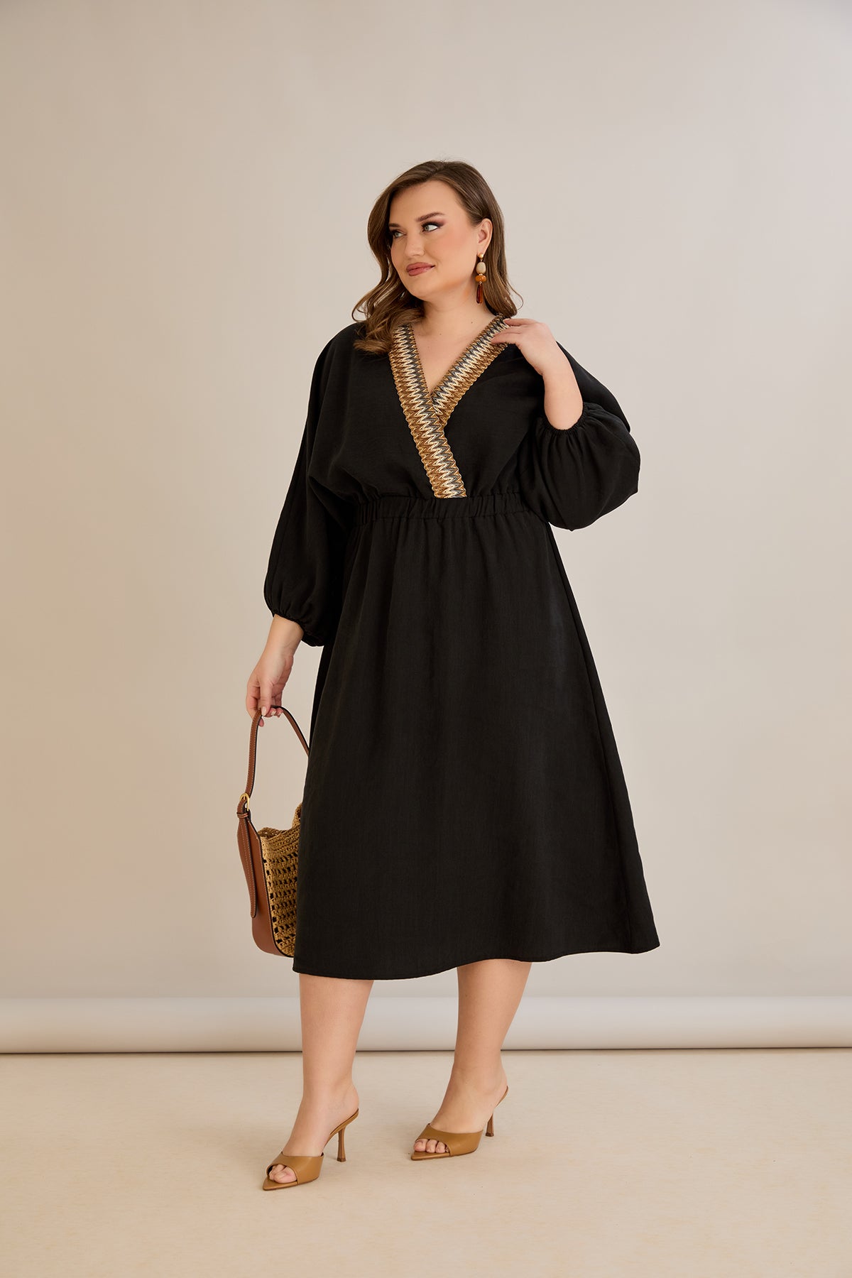 Rochie marime mare din tencel cu decor pe decolteu - negru - 10964