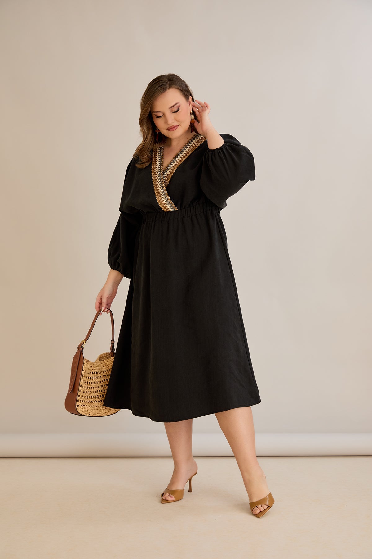Rochie marime mare din tencel cu decor pe decolteu - negru - 10964