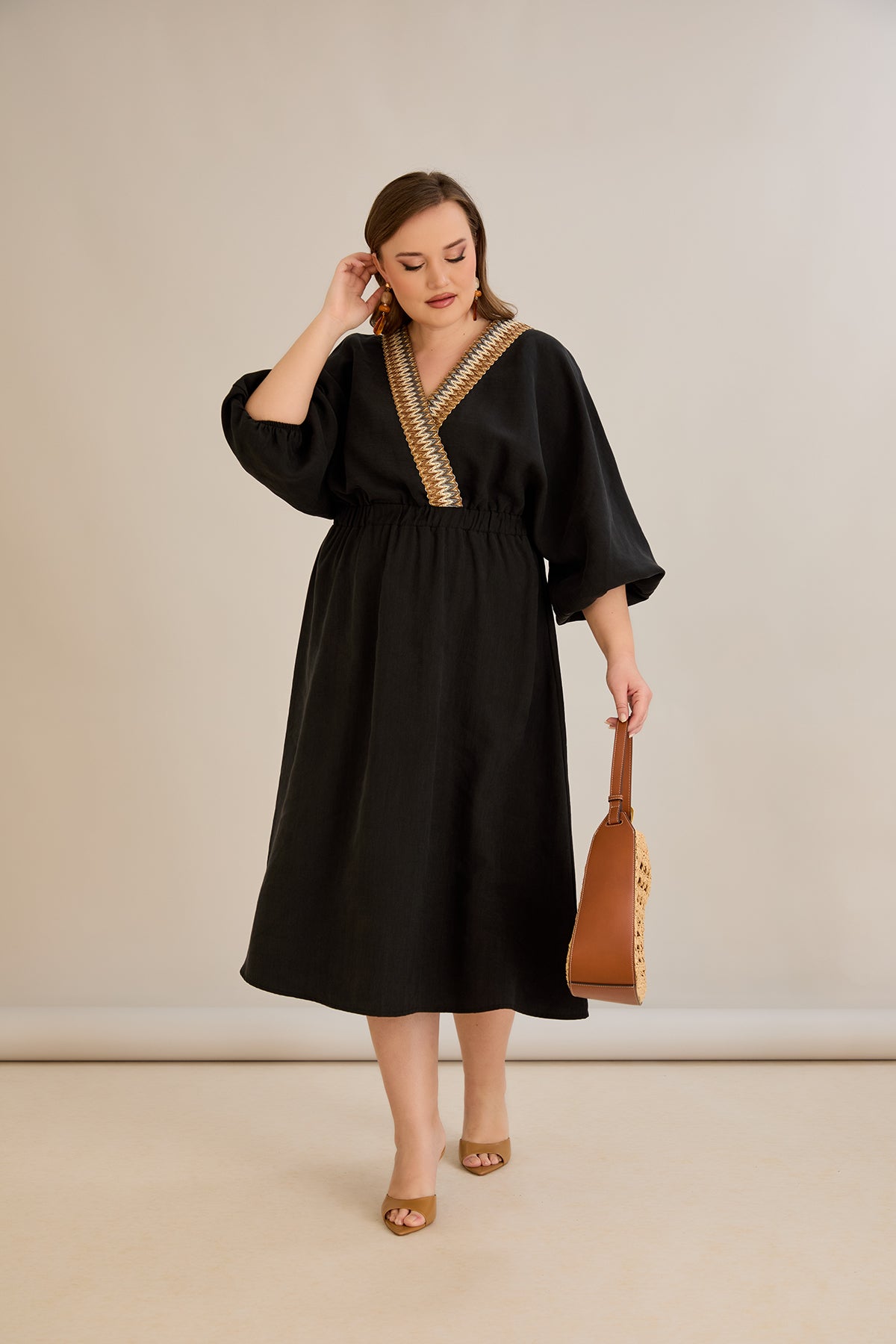 Rochie marime mare din tencel cu decor pe decolteu - negru - 10964