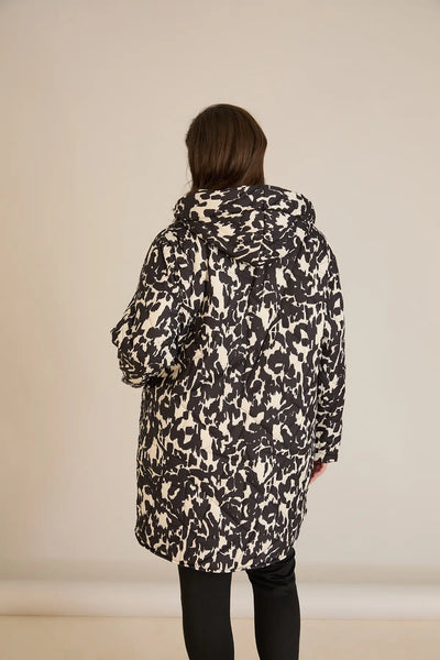Geacă stilată mărime mare cu glugă și imprimeu abstract