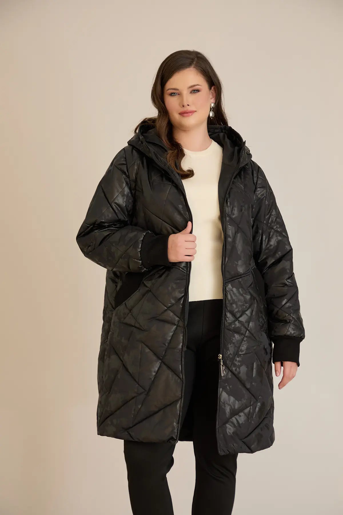 Geacă mărime mare matlasată cu croială în A – negru