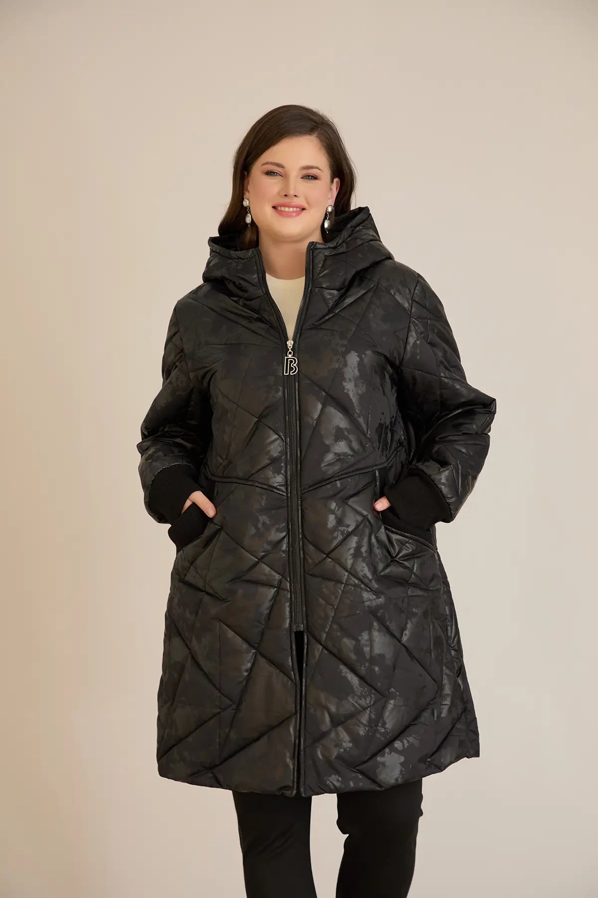 Geacă mărime mare matlasată cu croială în A – negru