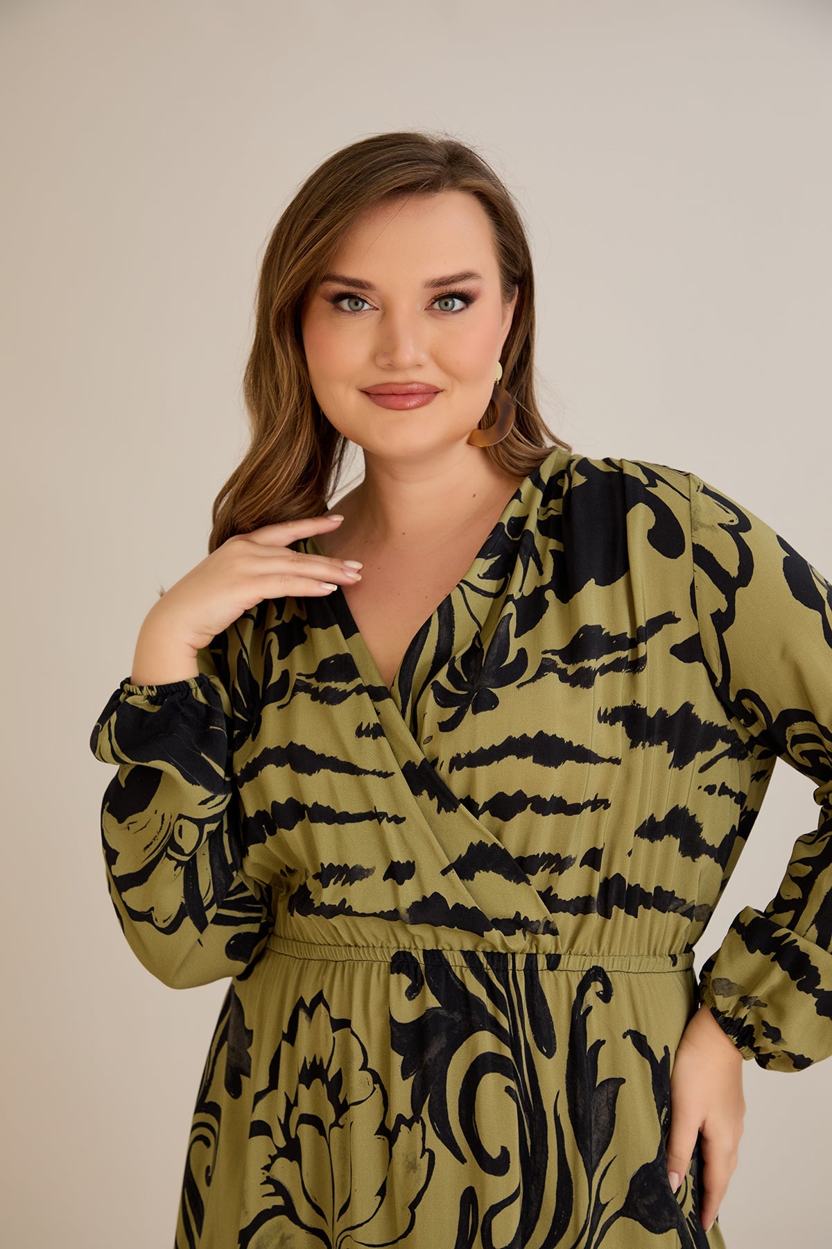 Rochie marime mare din viscoza imprimata cu decolteu in V - 10679