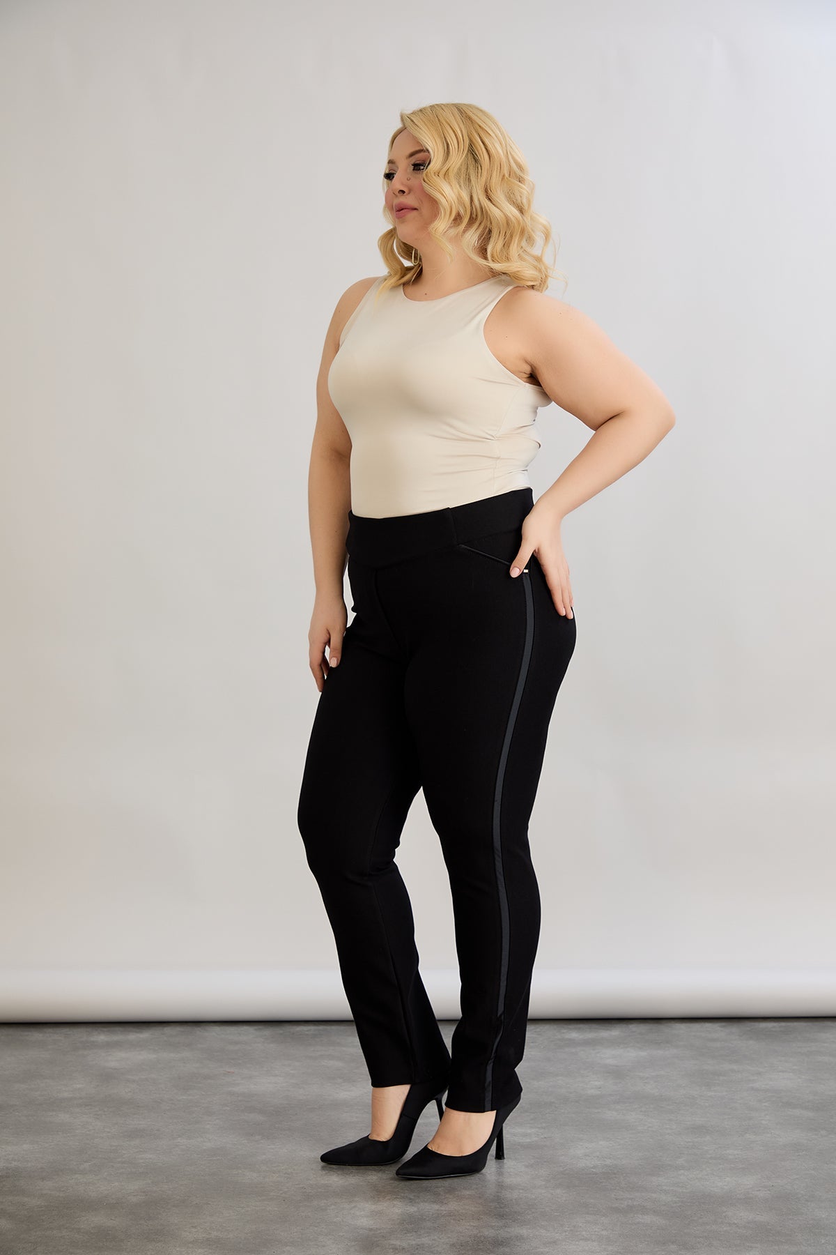 Pantalon marime mare retractabil Borisa cu margine din satin