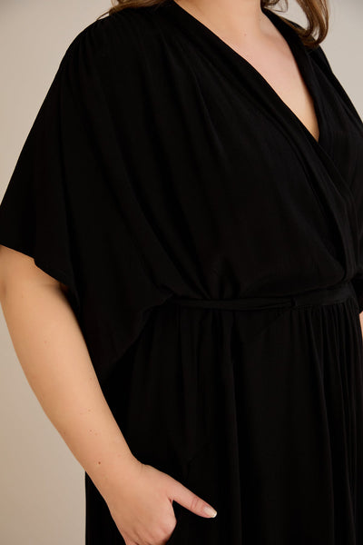 Rochie lunga marime mare din viscoza cu buzunare si decolteu in V - negru - 10307