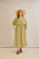 Rochie lunga marime mare din viscoza cu buzunare si decolteu in V - verde - 10307