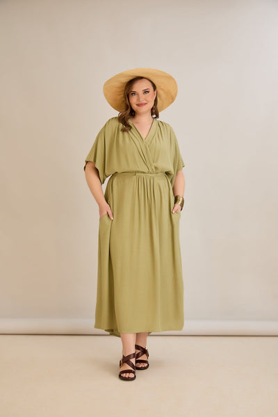 Rochie lunga marime mare din viscoza cu buzunare si decolteu in V - verde - 10307