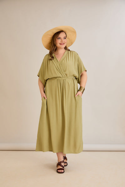 Rochie lunga marime mare din viscoza cu buzunare si decolteu in V - verde - 10307