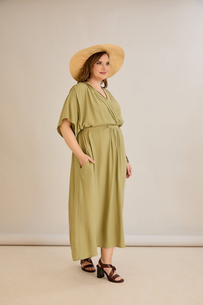 Rochie lunga marime mare din viscoza cu buzunare si decolteu in V - verde - 10307
