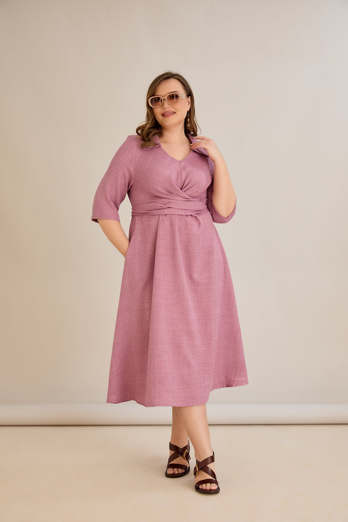 Rochie eleganta marime mare cu un design atractiv - roz prafuit