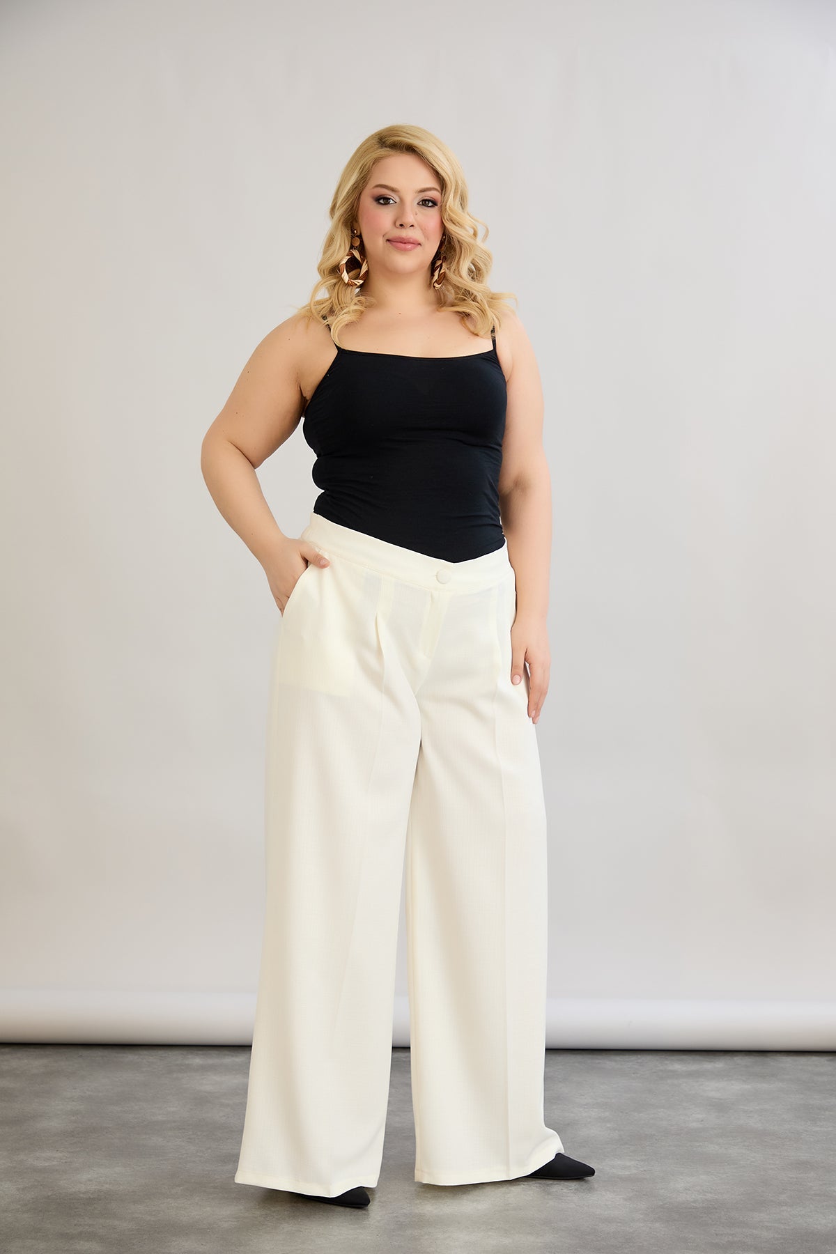 Pantaloni largi marime mare cu talie elastica din in si bumbac - sampanie