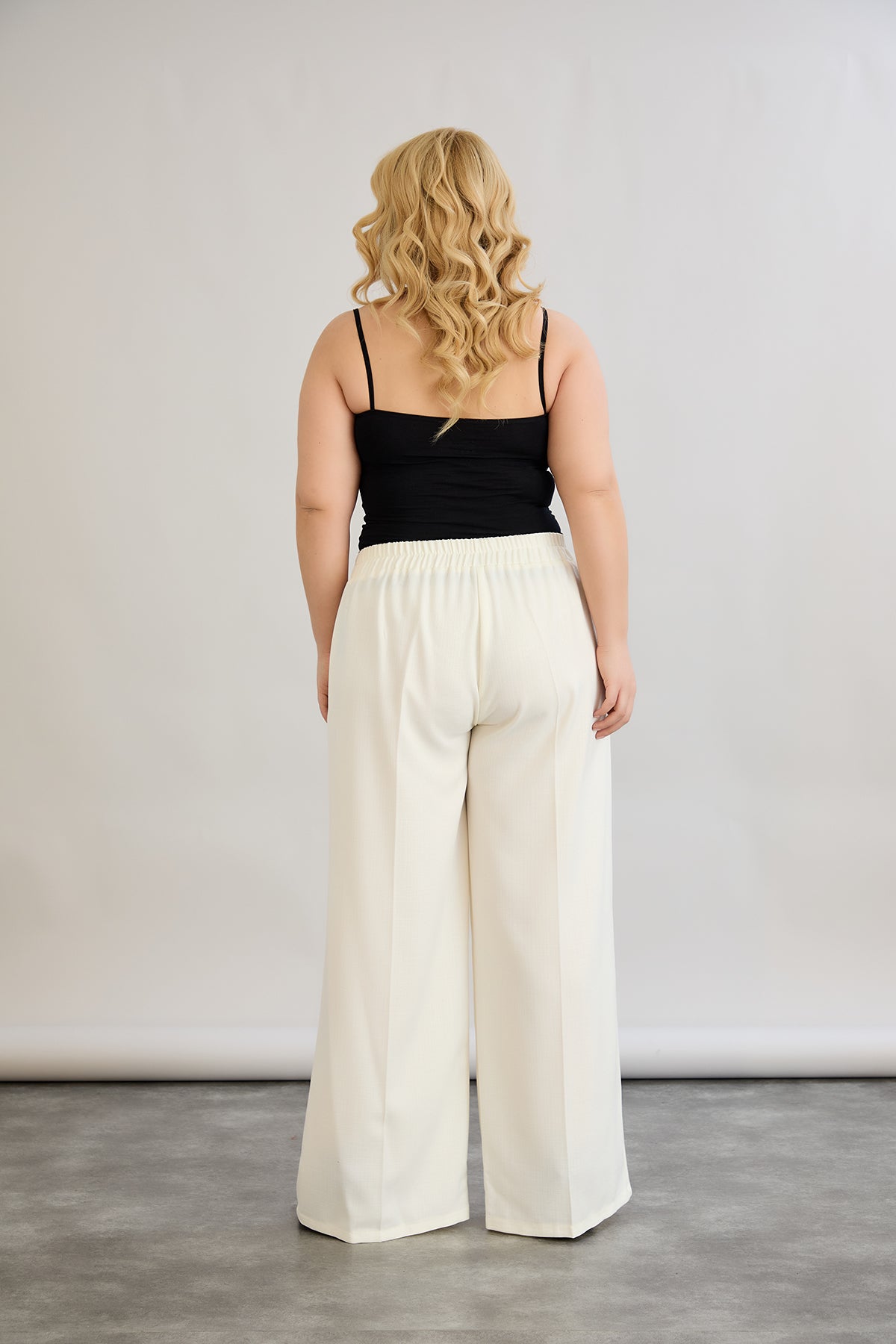 Pantaloni largi marime mare cu talie elastica din in si bumbac - sampanie