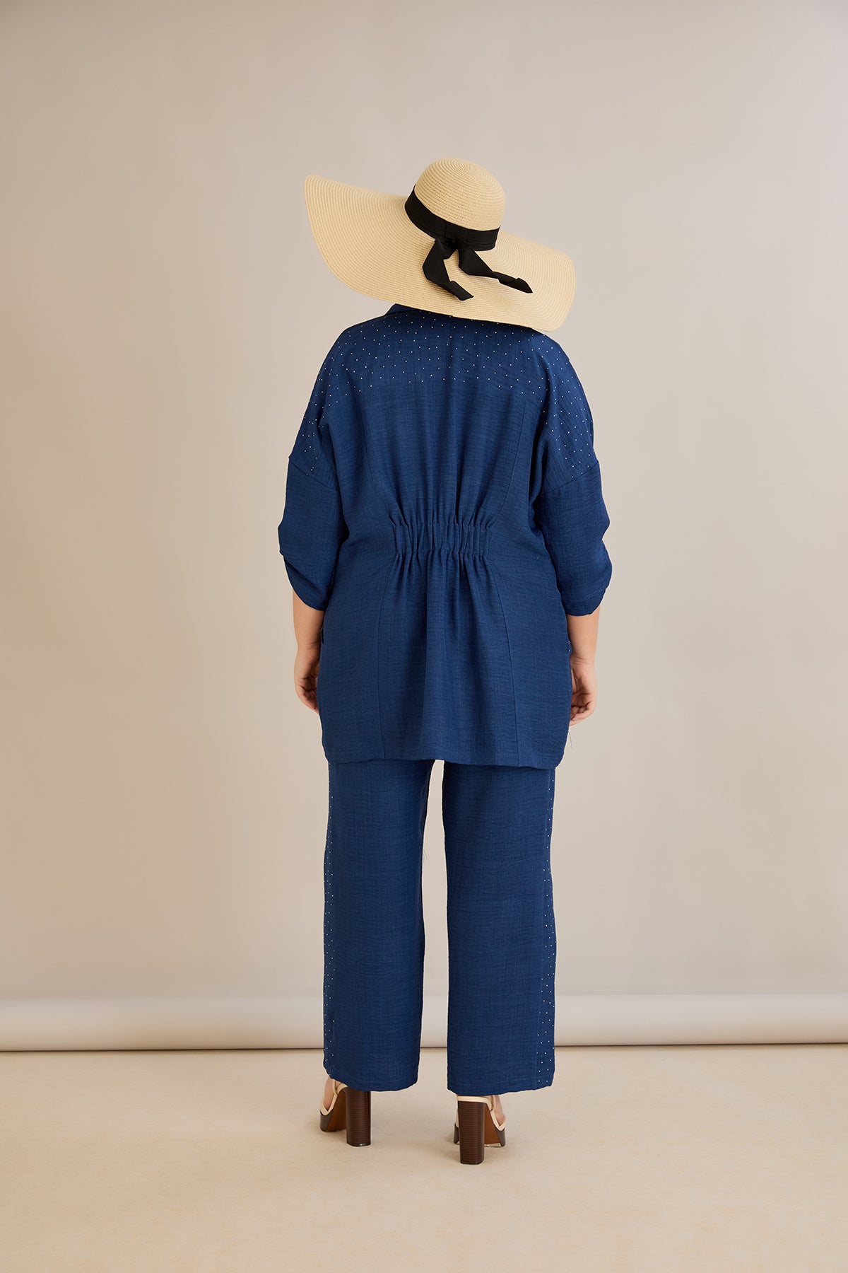 Compleu elegant marime mare cu pietricele delicate - albastru închis
