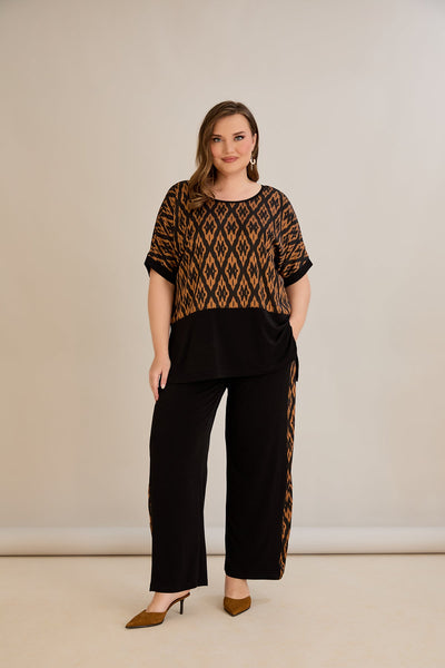 Compleu elegant  marime mare cu spate atractiv si imprimeu de designer