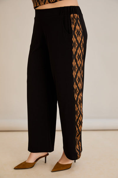 Compleu elegant  marime mare cu spate atractiv si imprimeu de designer