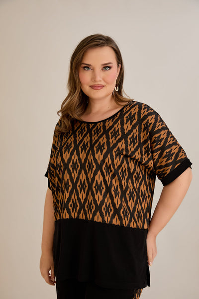Compleu elegant  marime mare cu spate atractiv si imprimeu de designer