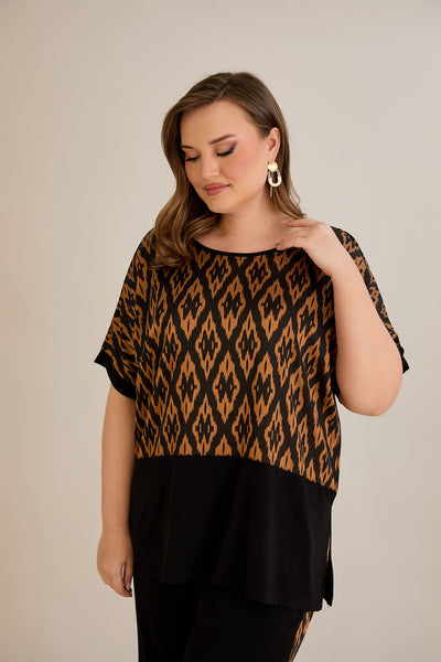 Compleu elegant  marime mare cu spate atractiv si imprimeu de designer