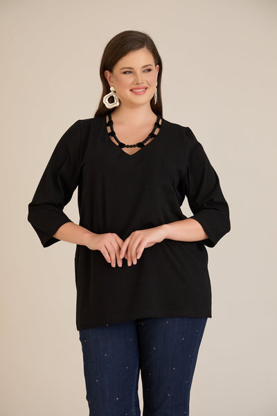 Bluză marime mare cu decolteu atractiv tip colier – negru