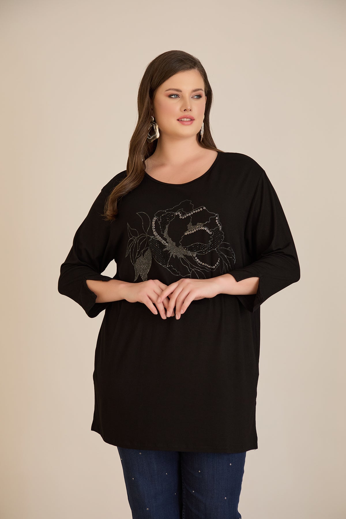Tunica marime mare din vascoza cu imprimeu floral – negru