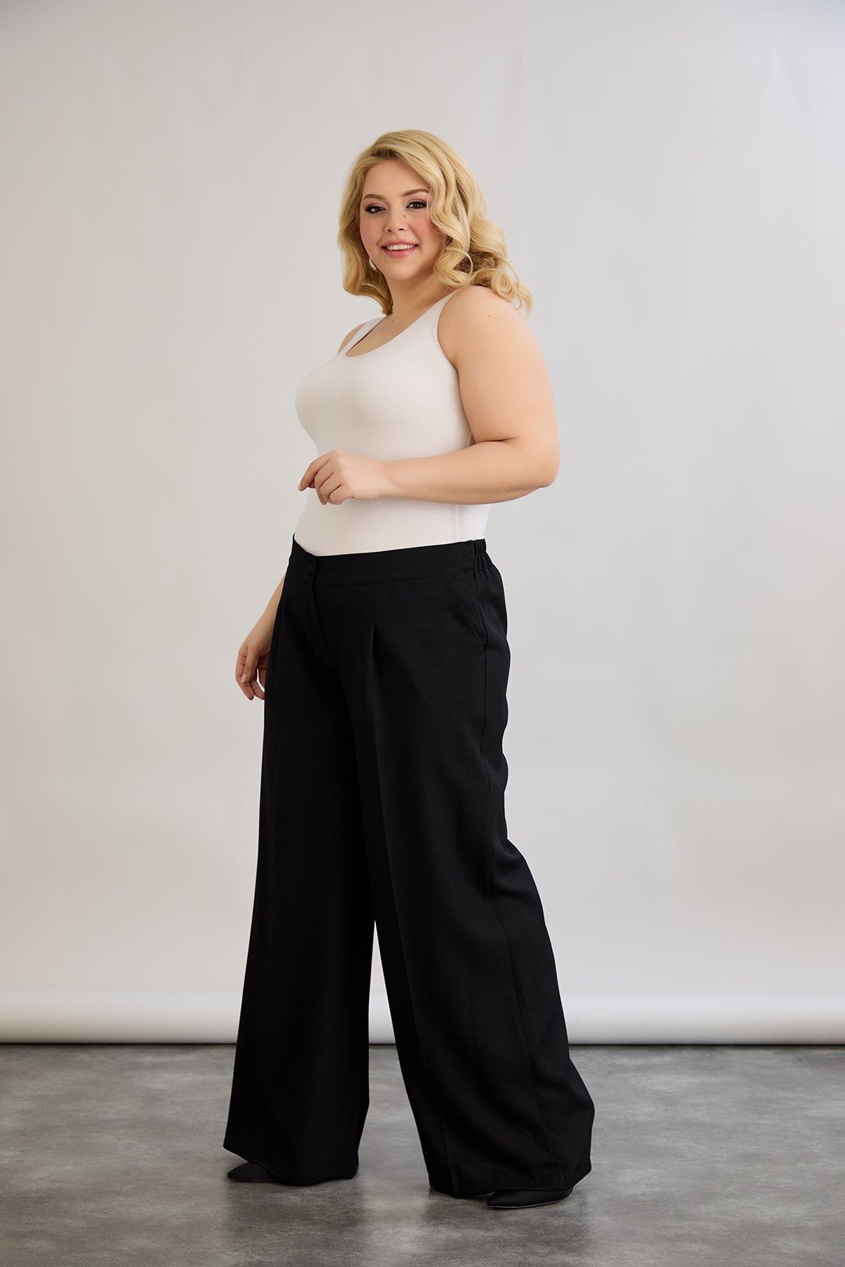 Pantaloni largi marime mare cu talie elastica din in si bumbac - negru