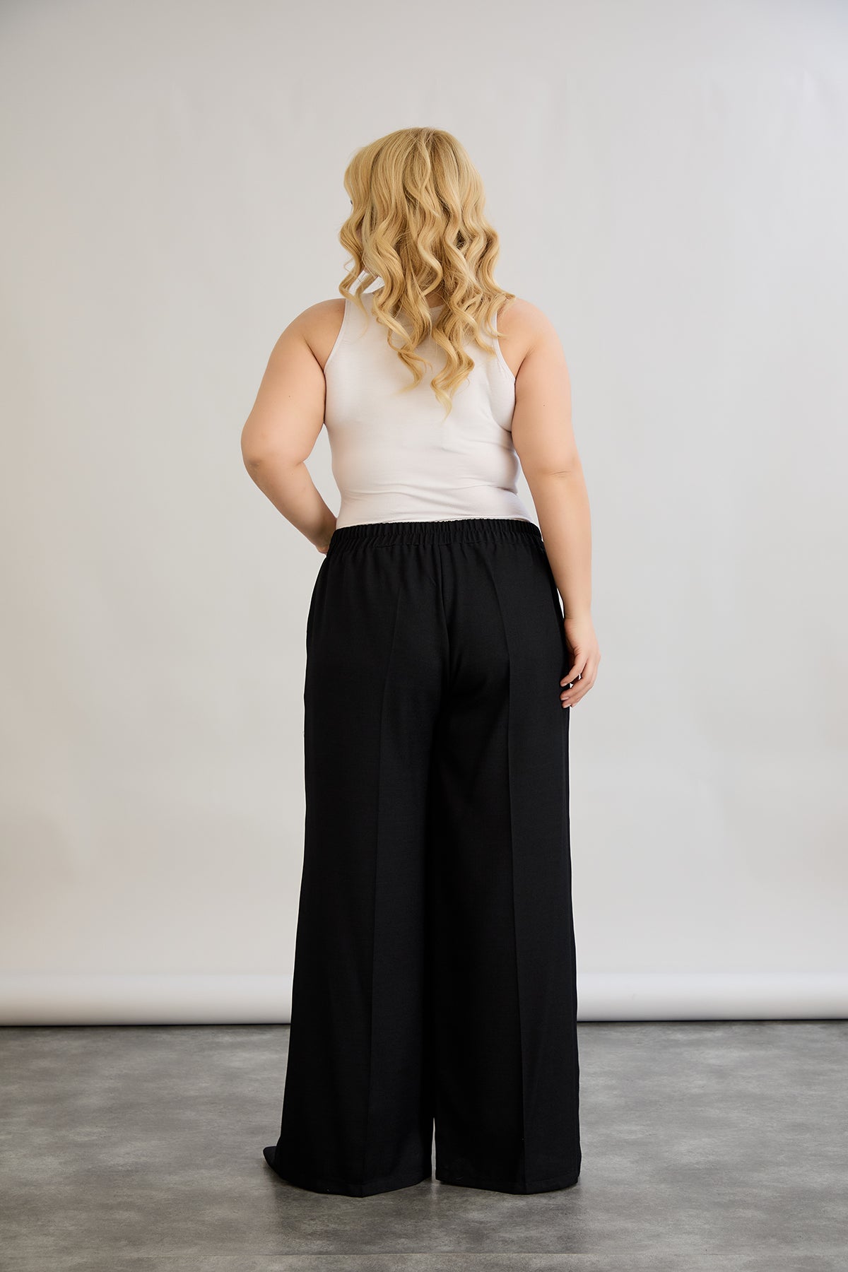 Pantaloni largi marime mare cu talie elastica din in si bumbac - negru