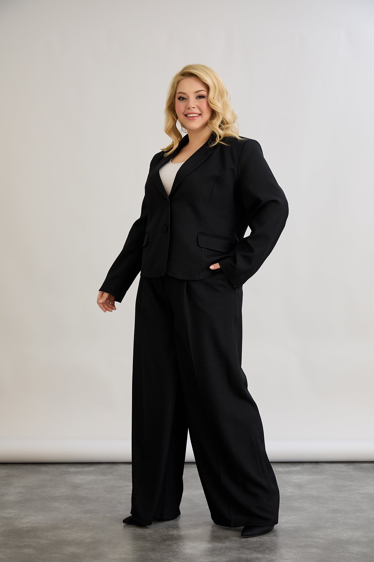 Sacou marime mare modern scurt in-bumbac - negru