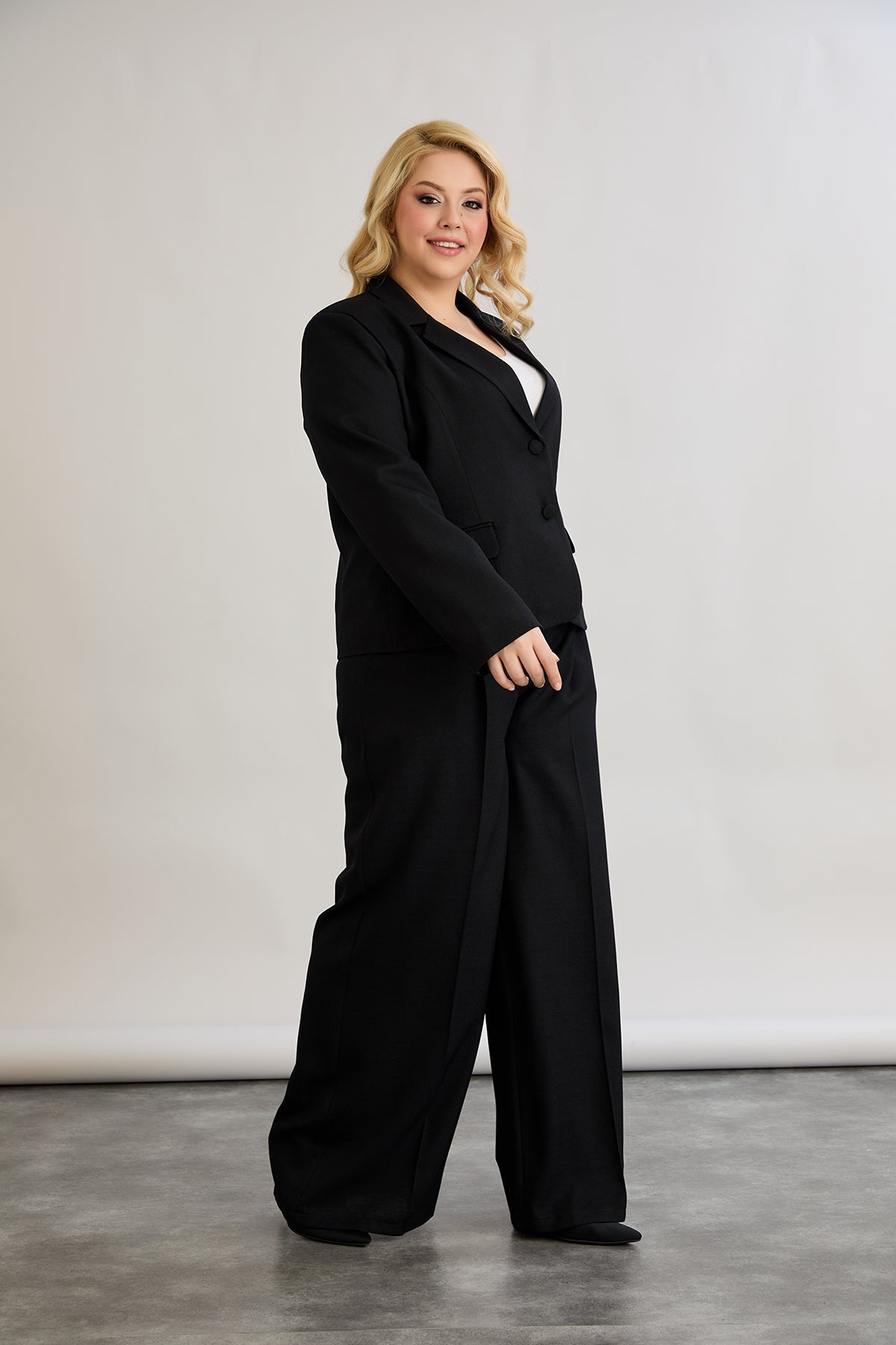 Sacou marime mare modern scurt in-bumbac - negru