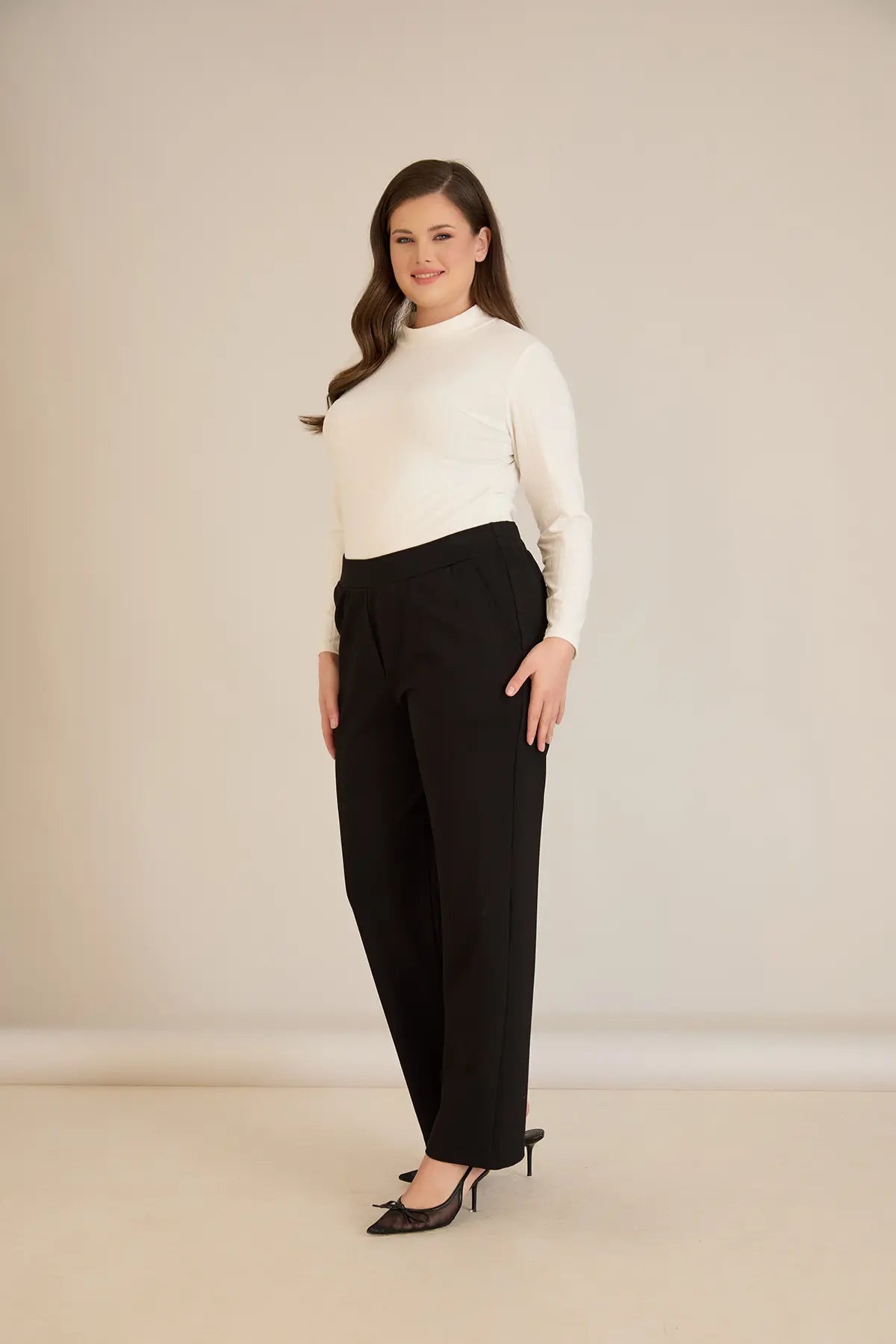 Pantalon mărime mare cu talie elastică și croială dreaptă – negru