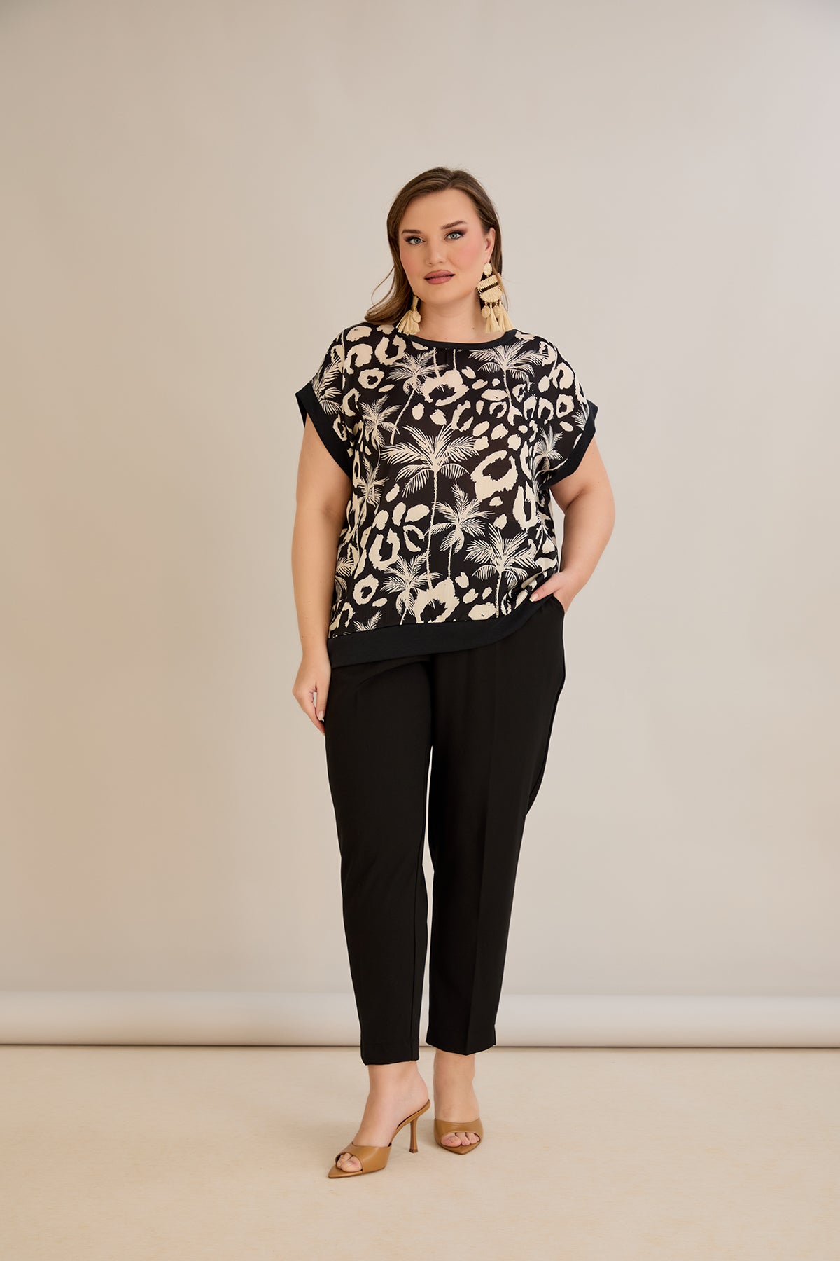 Bluza marime mare din sifon cu desen alb/negru - 10519