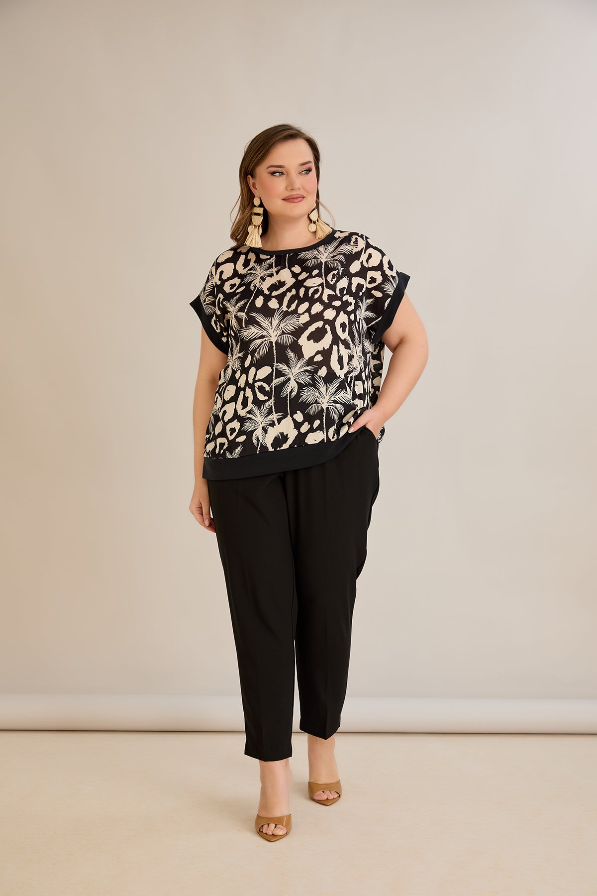 Bluza marime mare din sifon cu desen alb/negru - 10519