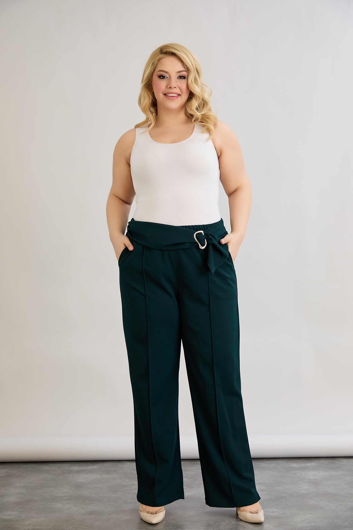 Pantalon marime mare cu cataramă si talie inalta - verde