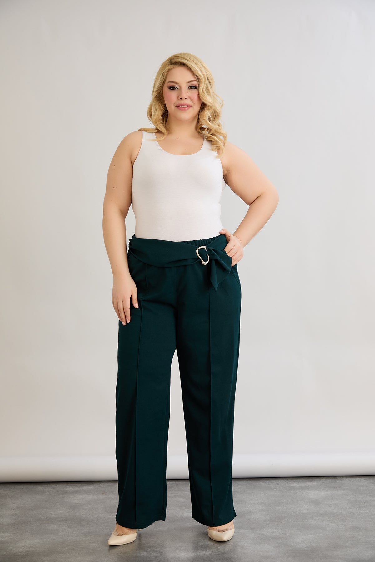 Pantalon marime mare cu cataramă si talie inalta - verde