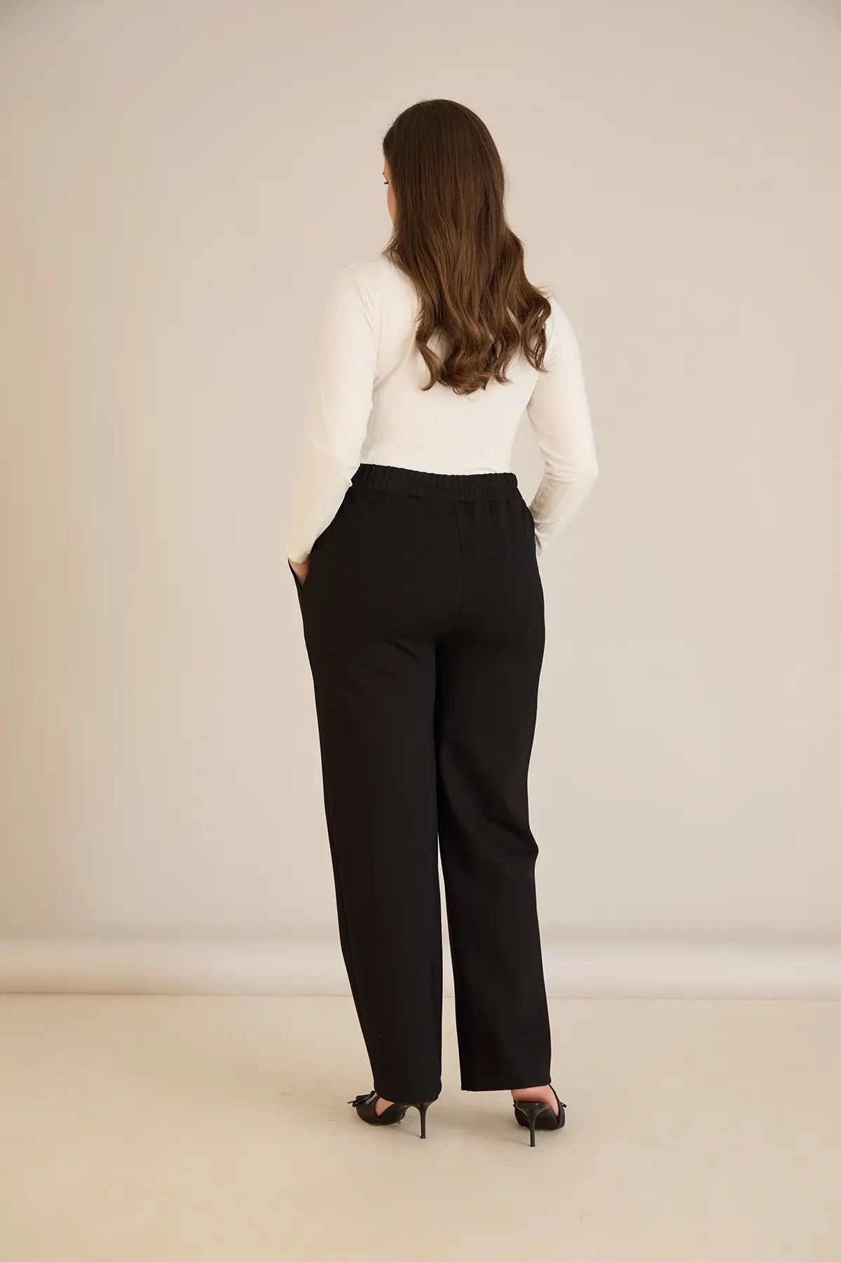 Pantalon mărime mare cu talie elastică și croială dreaptă – negru