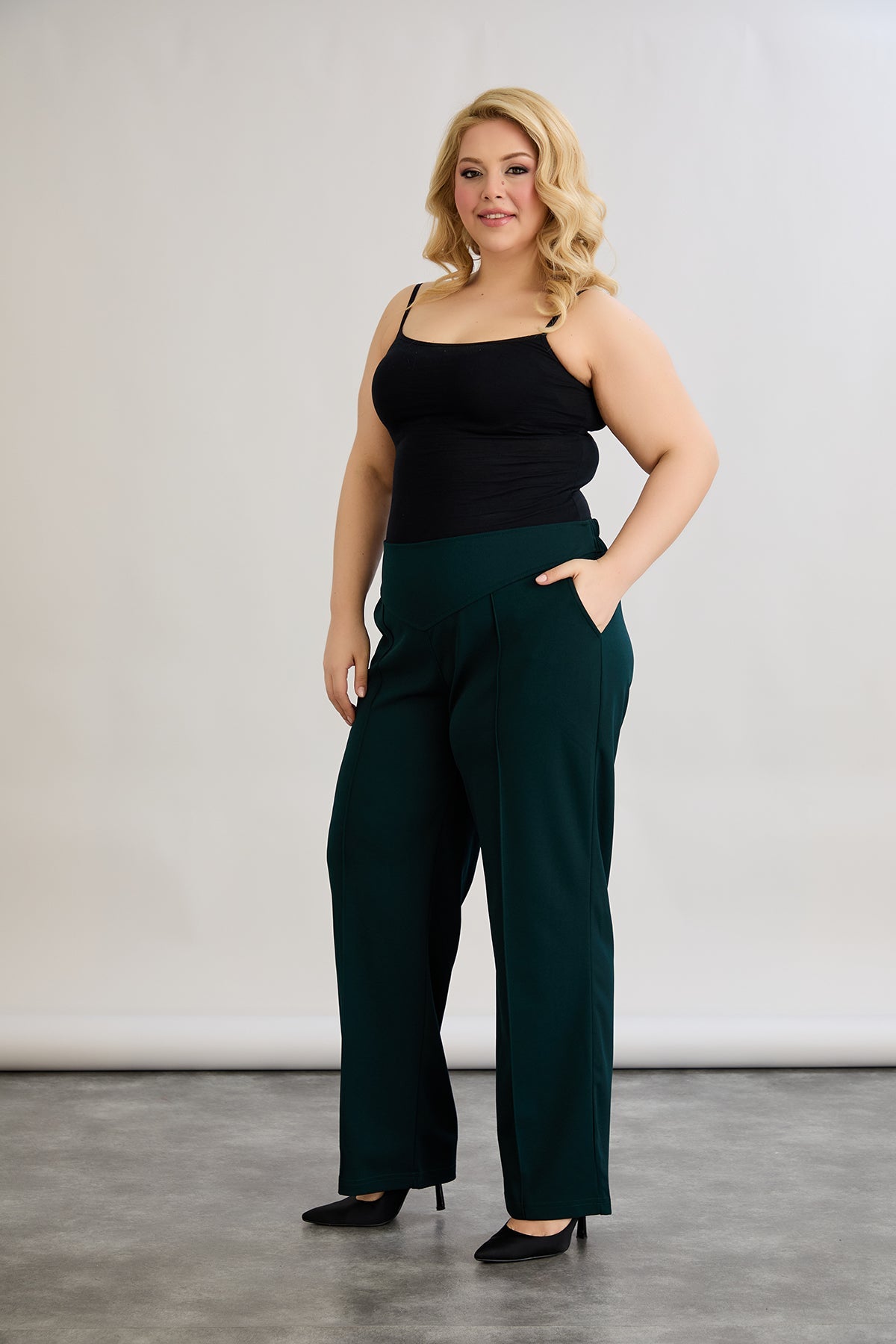 Pantalon marime mare cu croiala larga - verde