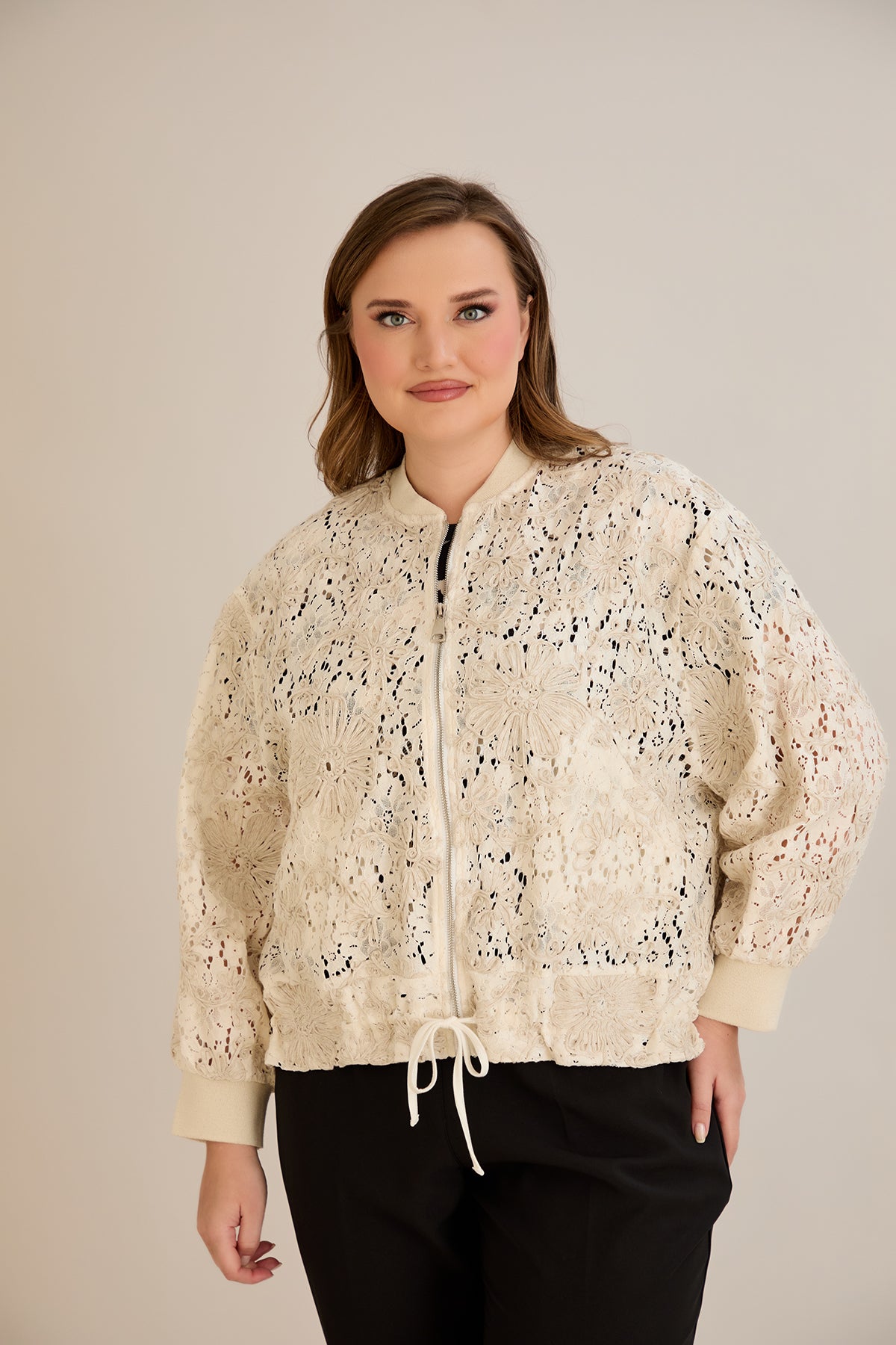 Jacheta marime mare din bumbac cu broderie florala si fermoar - 10713