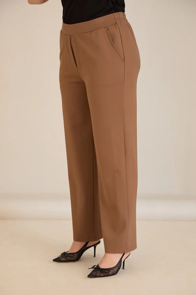 Pantalon mărime mare cu talie elastică și croială dreaptă – mocca