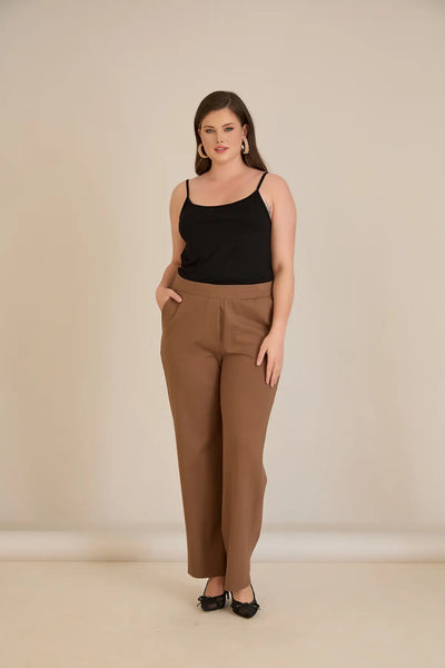 Pantalon mărime mare cu talie elastică și croială dreaptă – mocca