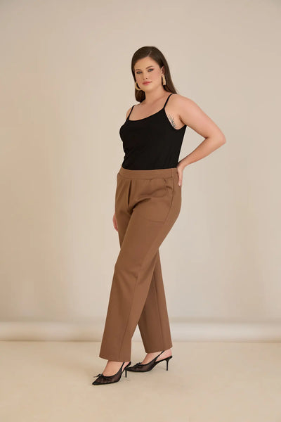 Pantalon mărime mare cu talie elastică și croială dreaptă – mocca