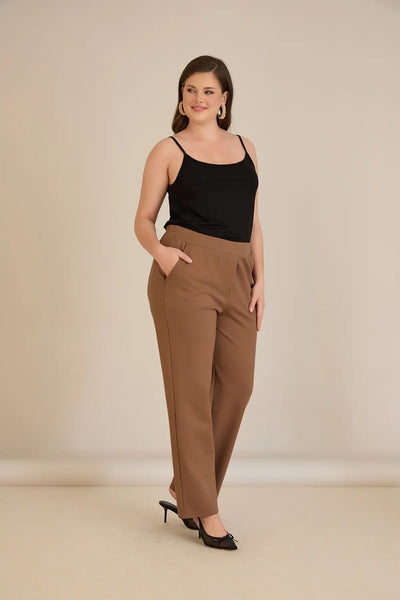 Pantalon mărime mare cu talie elastică și croială dreaptă – mocca