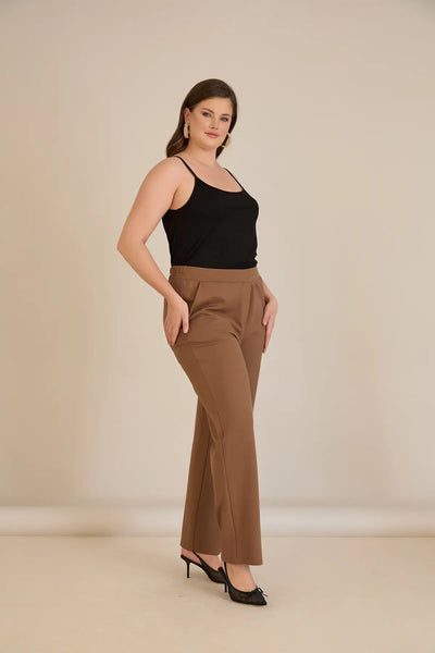 Pantalon mărime mare cu talie elastică și croială dreaptă – mocca