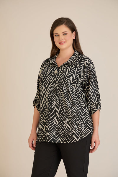 Bluza marime mare cu guler si maneci trei sferturi  – imprimeu geometric