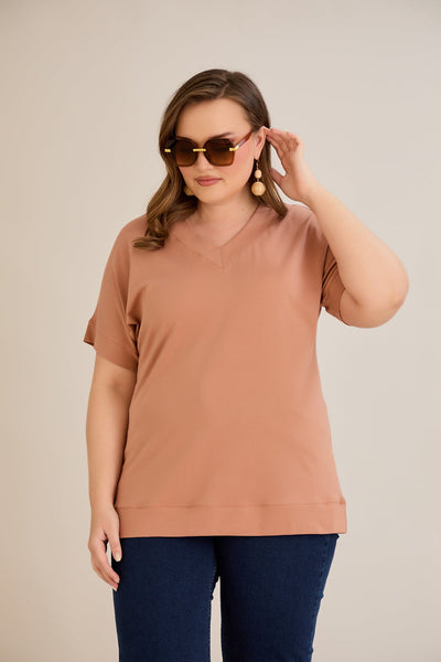 Tricou marime mare din bumbac cu decolteu in V - caramel